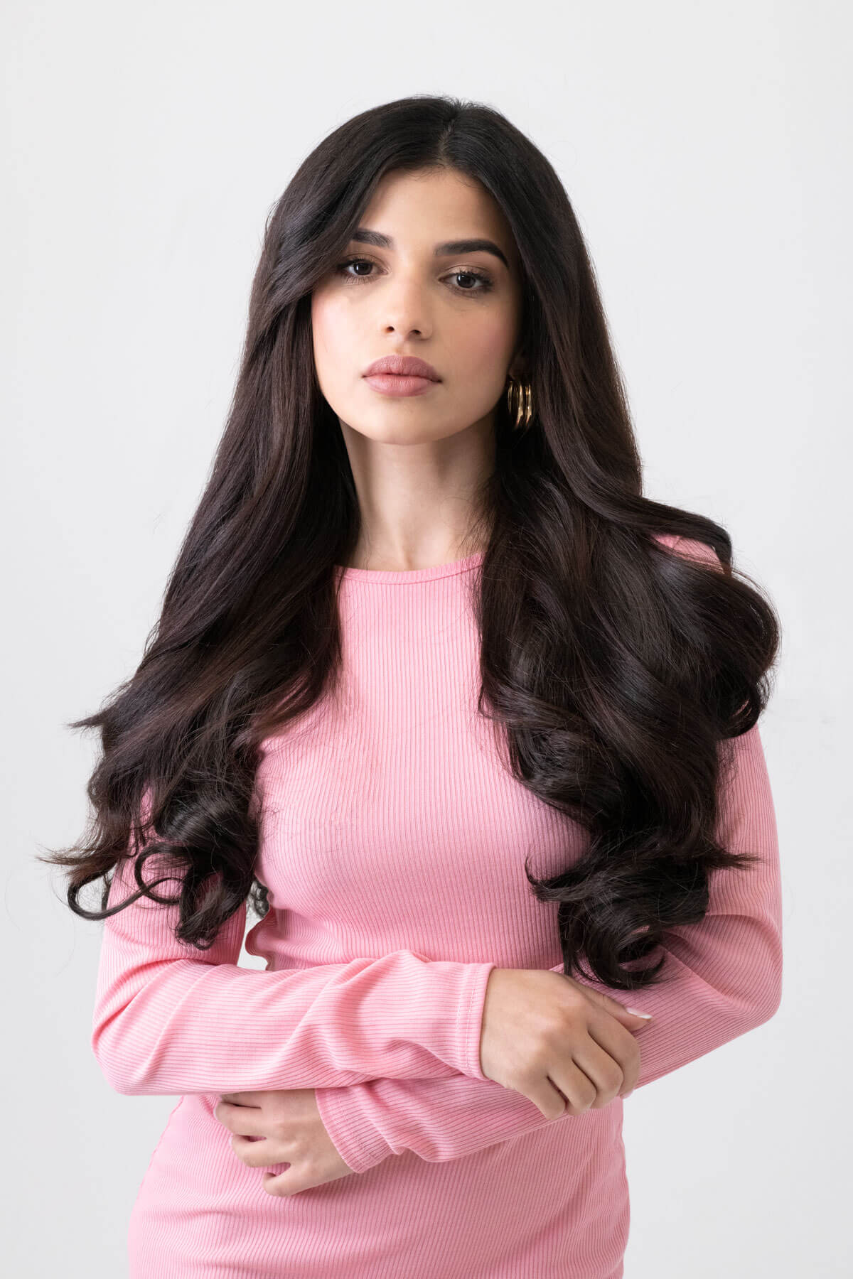 Woman wearing a pink dress against a white background. synthetic hair extension, 1 piece, wavy, 20", 200g dark brown 4
