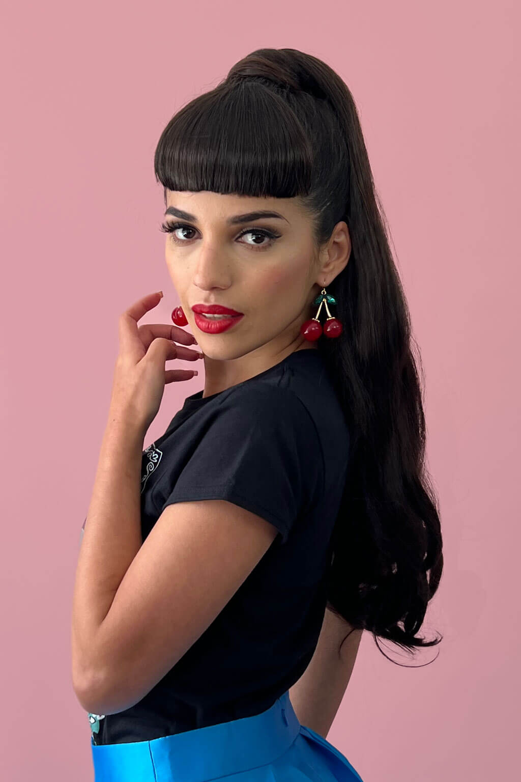 Woman with a stylish hairstyle and red lipstick against a pink background. Clip-in fringe hairpiece/clip-in bangs, thick, straight retro rockabilly style: Ida dark brown 4