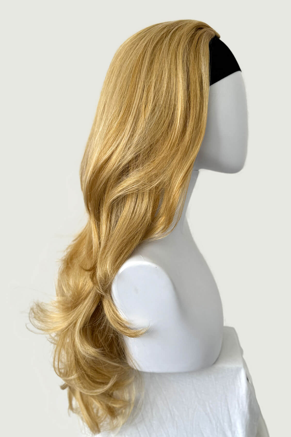 Long blonde half wig hairpiece (3/4 wig) loose curls: Frankii warm blonde 24BH613 from the side