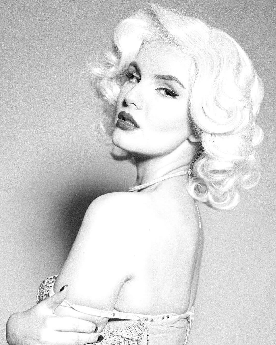 Blonde pinup wig, lace front, vintage style: Marilyn platinum white 1001