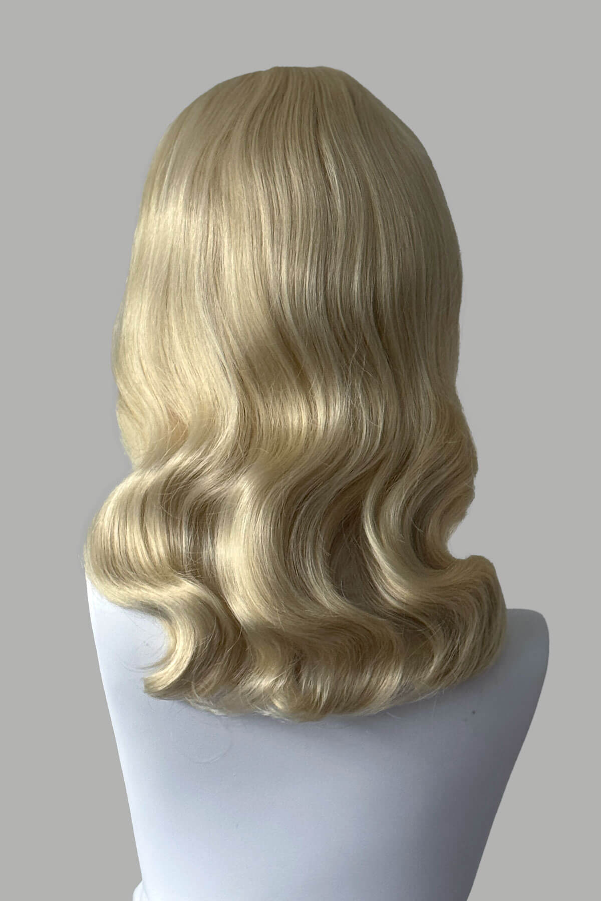 Blonde pinup wig with long finger waves and a short fringe: Cora champagne blonde 613