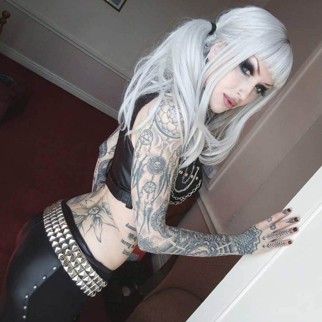 Long silver/grey wig in razor cut, face framing style: London