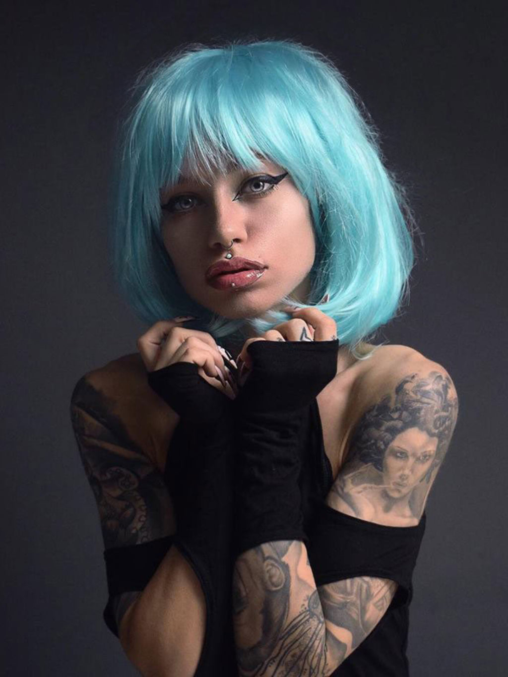 Turquoise bob wig with full fringe: Iris