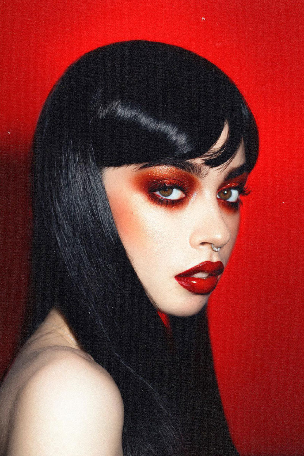 Long straight black wig with straight fringe: Carmen