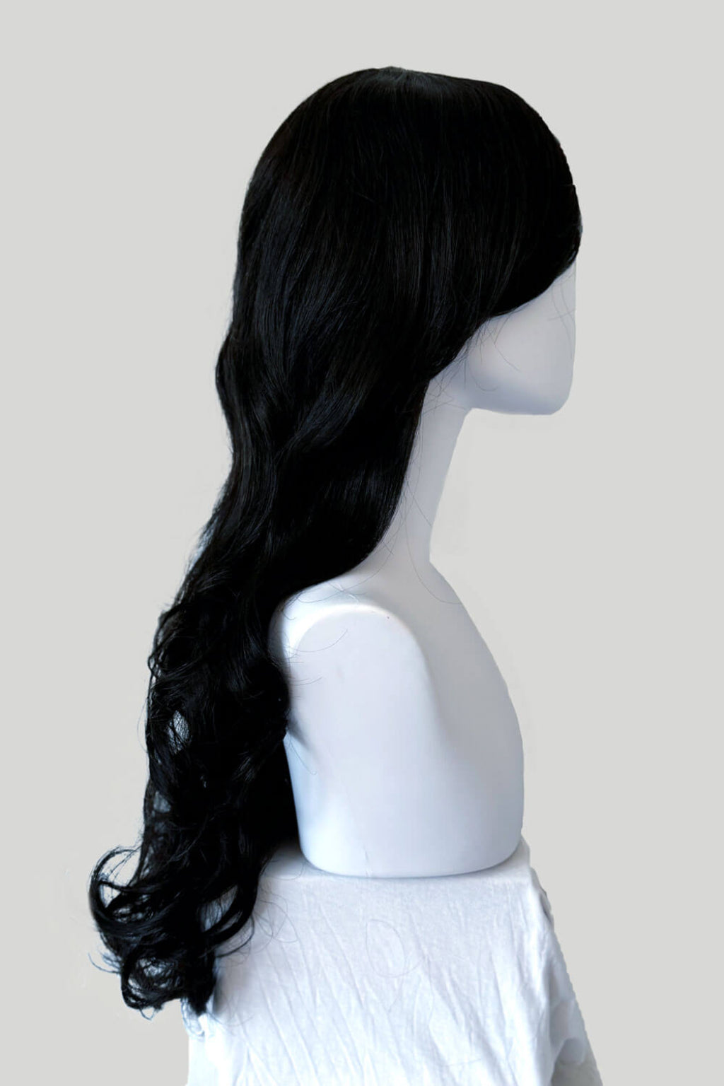 Long wavy black wig with side-sweeping Fringe: Charlotte