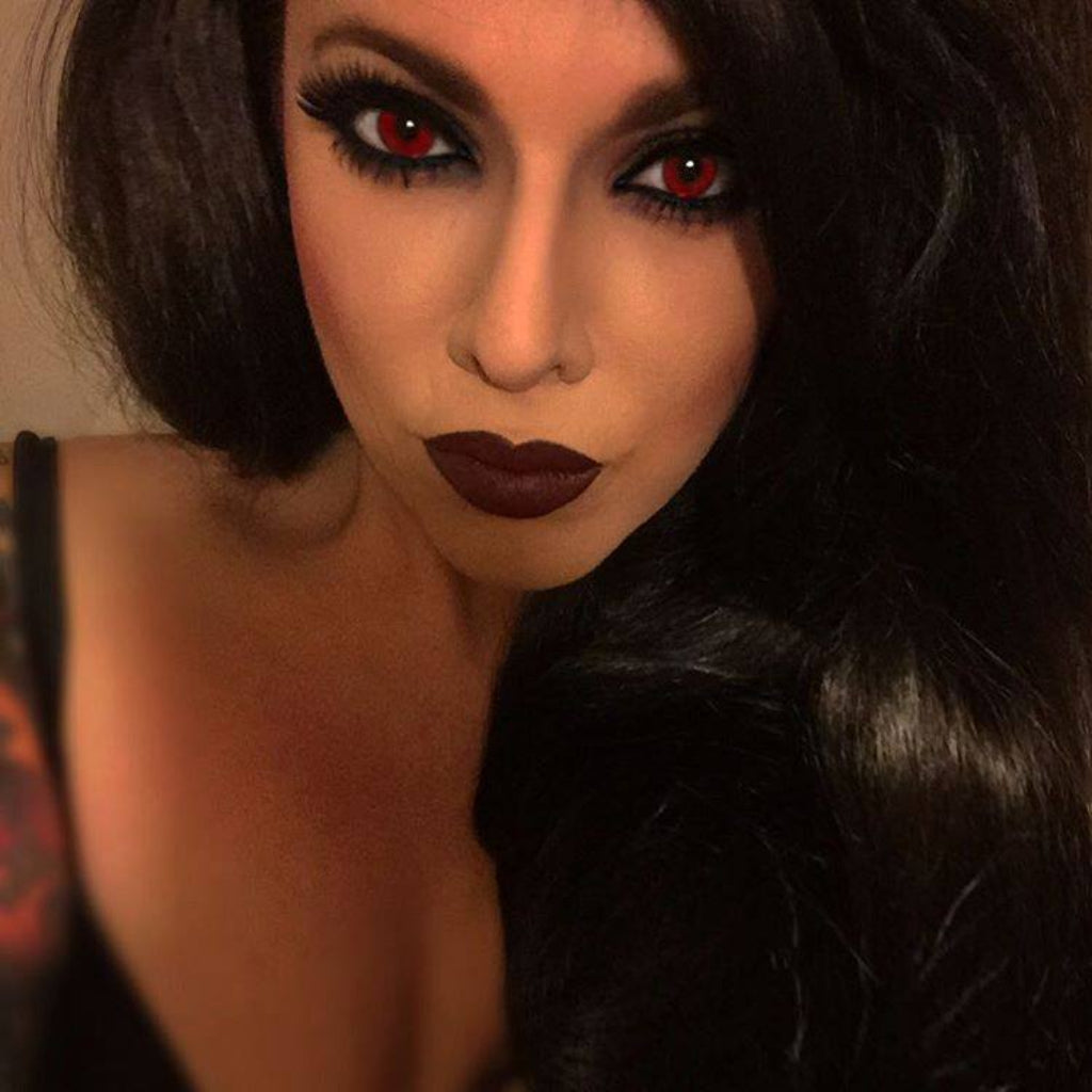 Long wavy black wig with side-sweeping Fringe: Charlotte